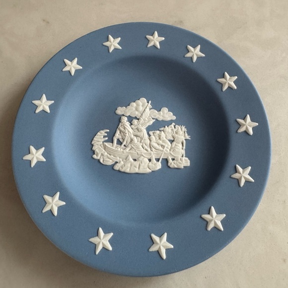 Wedgwood Society Blue Jasperware Crossing The Delaware Trinket Dish - Picture 2 of 5